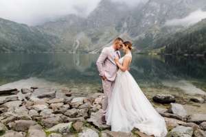 How to Create a Wedding Guest List Without the Stress How to Create a Wedding Guest List Without the Stress
